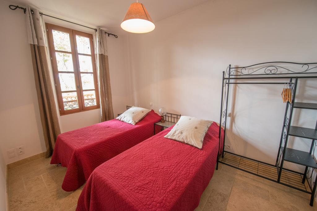 Hotel La Treille Et L'Impasse Ansouis Habitación foto