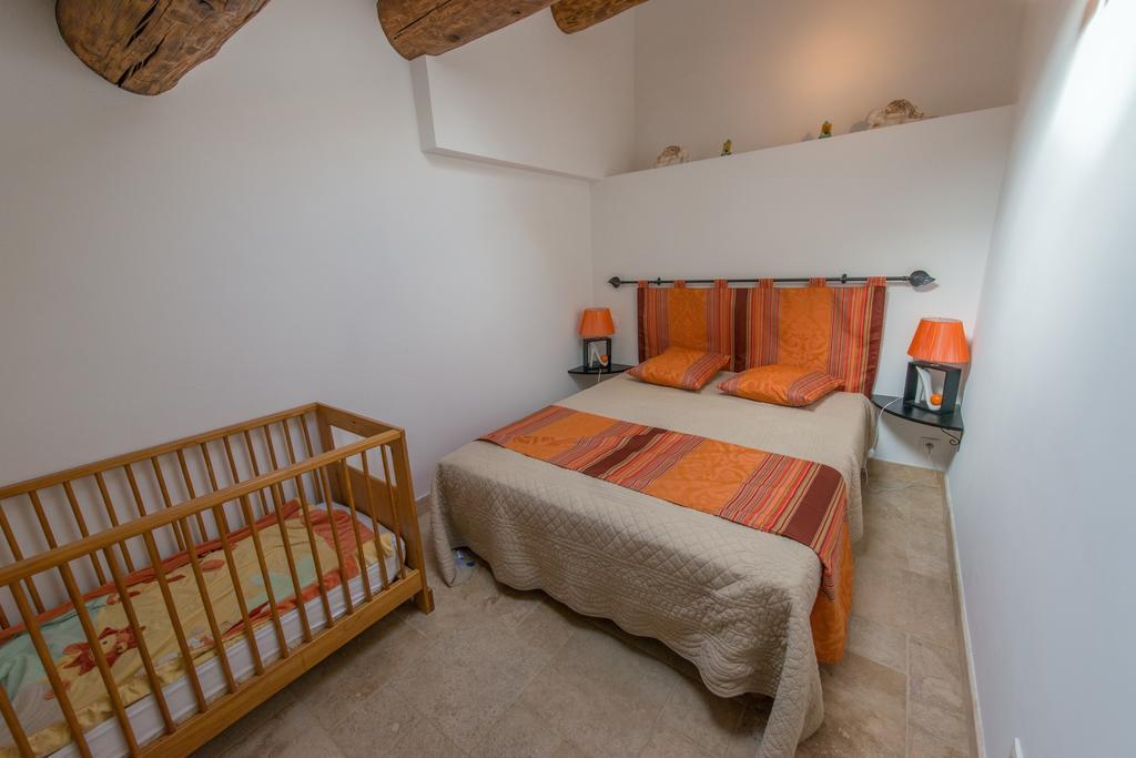 Hotel La Treille Et L'Impasse Ansouis Habitación foto